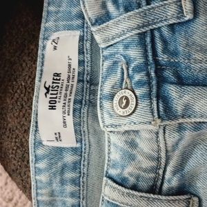 Hollister Curvy Ultra High-Rise Mom Short 3" w25